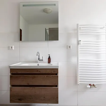 Workers Home- - 8 Single Box Spring Beds - Near Enschede Apartment *