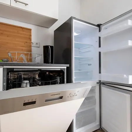 Worker Apartment Near Enschede - 4 Bedrooms - 8 Single Box-Spring Beds *